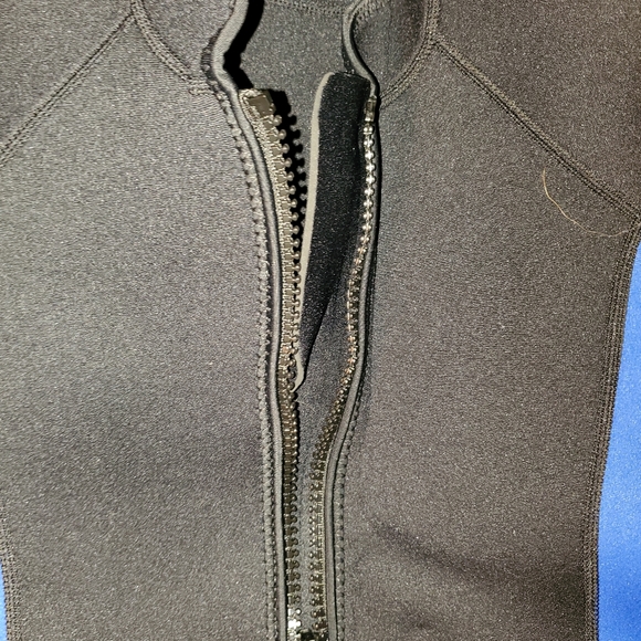 Wetsuit - Picture 7 of 9